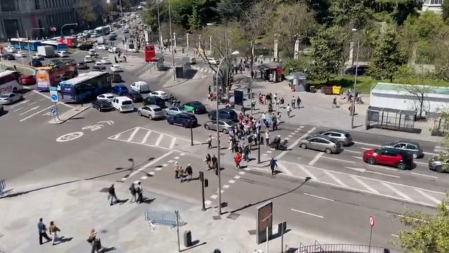 Power outage in Madrid, and in Cibeles, not even the traffic lights are working.