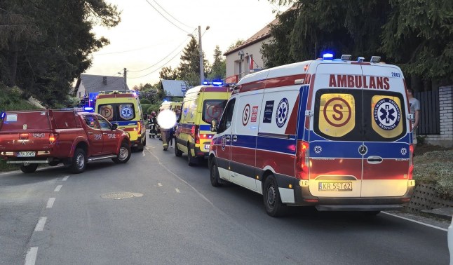 Explosion at a fire station near Krakow: six injured, including children Explosion at the OSP Gr Obynice gm. Greenies. The incident probably happened during children's classes. There are several injured people including children who were taking part in the classes. 2 Lotnicze Pogotowie Ratunkowe helicopters land on site, numerous Emergency Squads, Fire Brigade and Police. The rescue operation is in progress. Portal dedicated to Rescue and Firefighting activities in the Krak?w District